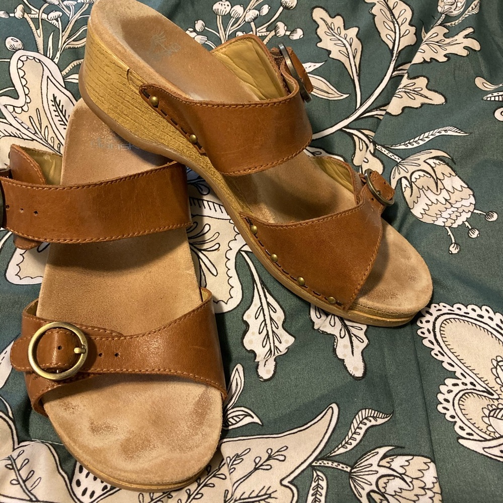 Dansko Size 38 (8) Sandals